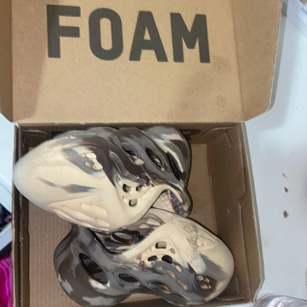 Toddler Yeezy foam runners